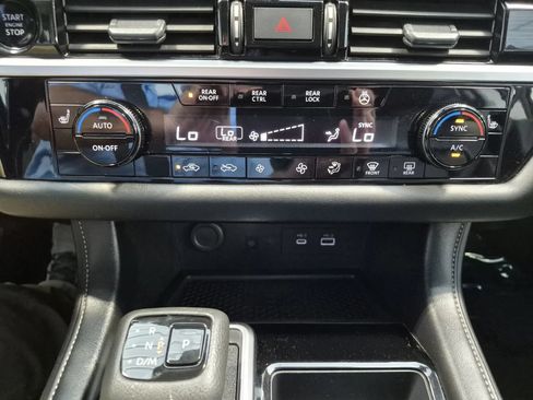 Used 2025 Nissan Pathfinder SL AWD/4WD image 39