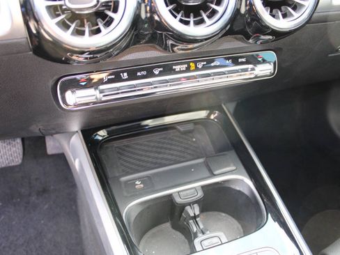 Used 2024 Mercedes-Benz GLB 250 image 16