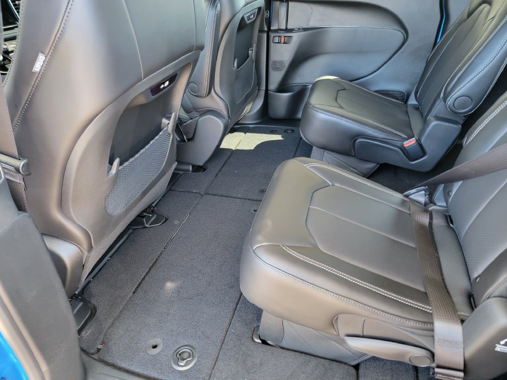 New 2026 Chrysler Pacifica Select FWD image 11