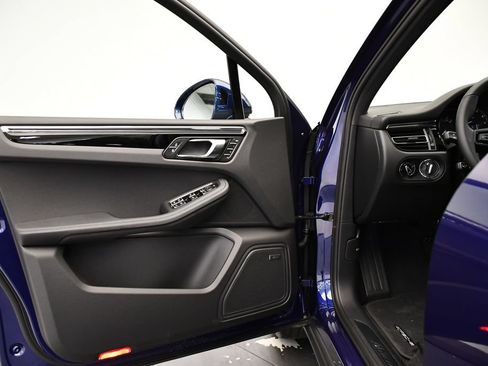Certified 2026 Porsche Macan AWD/4WD image 35