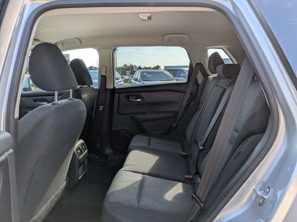 Used 2025 Nissan Rogue SV FWD image 14