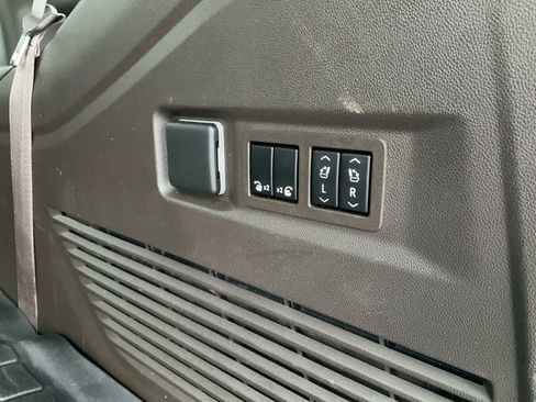 Used 2022 GMC Yukon Denali image 32