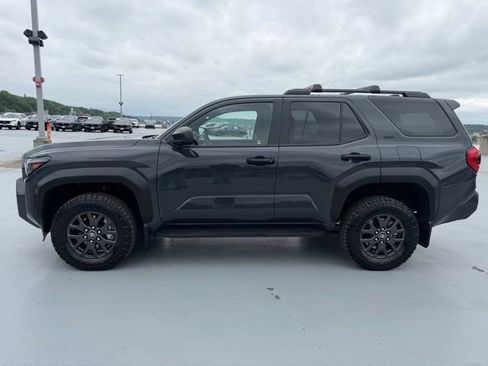 Certified 2025 Toyota 4Runner SR5 AWD/4WD image 10