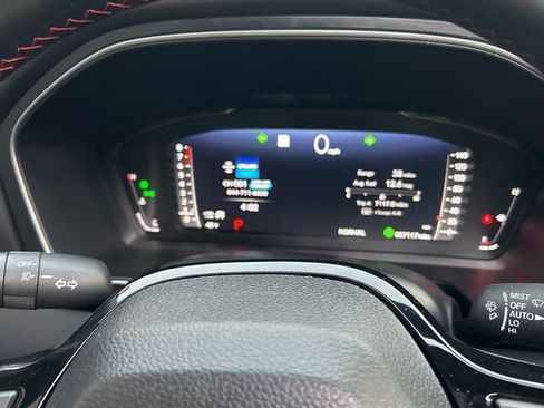 Used 2025 Honda Pilot Black Edition image 39