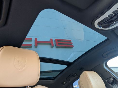 New 2026 Porsche Macan image 27