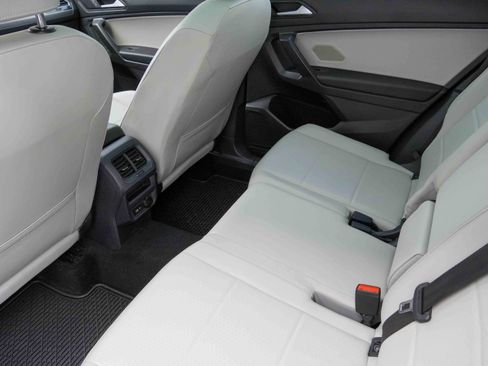 Used 2021 Volkswagen Tiguan SE R-Line image 35