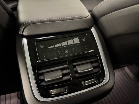 Used 2022 Volvo XC60 B5 Inscription w/ Advanced Package image 32