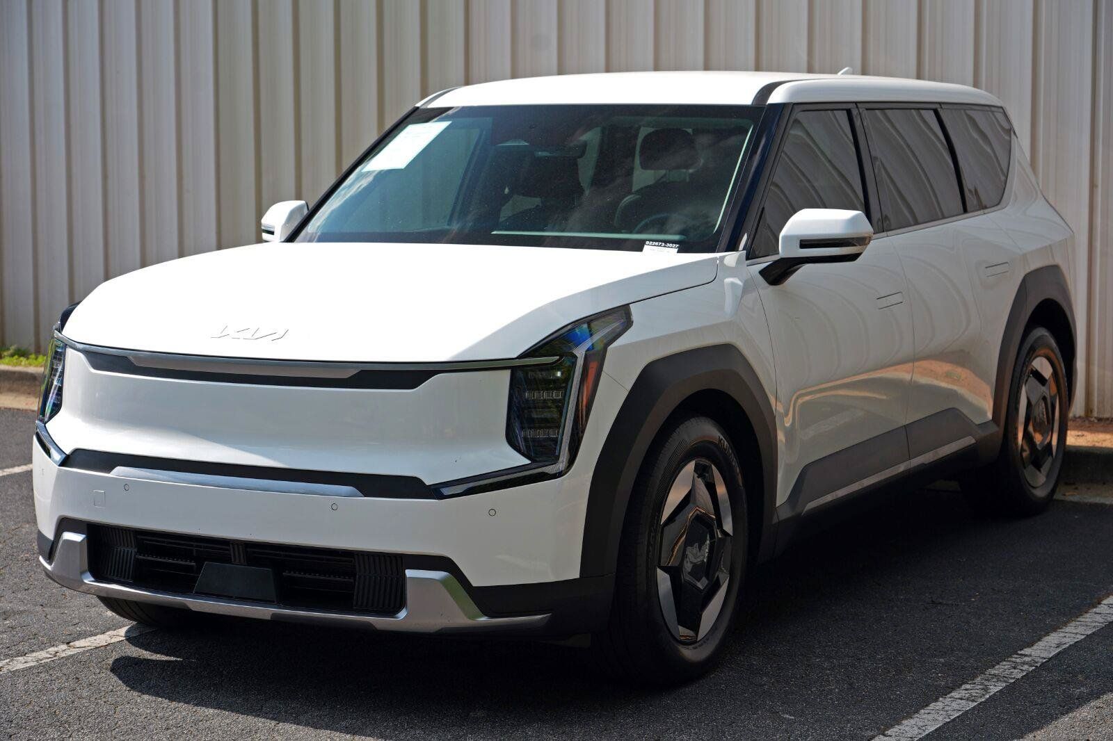 Used 2024 Kia EV9 Light Long Range RWD image 53