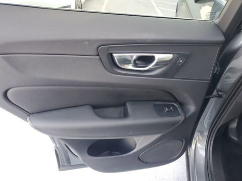 Used 2020 Volvo XC60 T5 Momentum w/ Protection Package Premier image 14