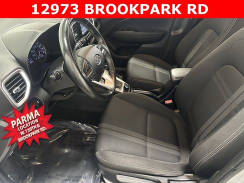 Used 2021 Hyundai Venue SEL image 9