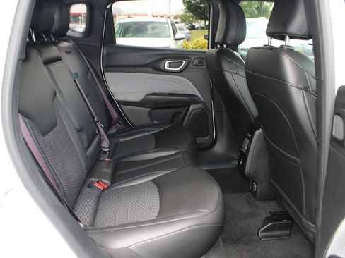 Used 2025 Jeep Compass Latitude w/ Sun & Sound Group AWD/4WD image 41
