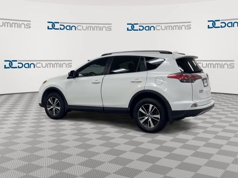 Used 2017 Toyota RAV4 XLE AWD/4WD image 6