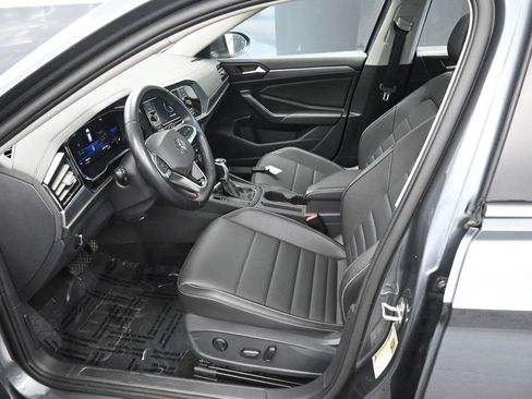 Used 2024 Volkswagen Jetta SE image 27