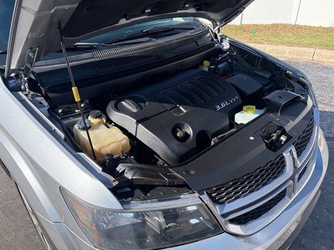 Used 2015 Dodge Journey R/T w/ Flexible Seating Group image 22