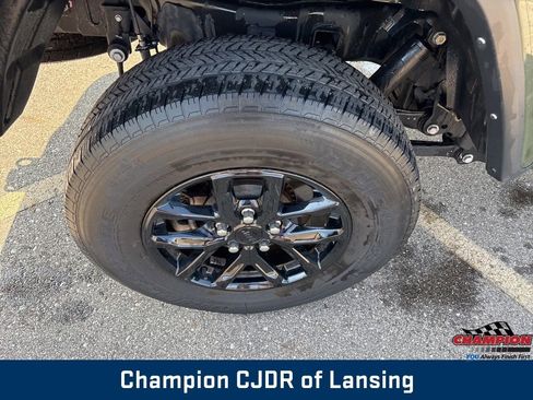 Used 2022 Jeep Gladiator Sport image 10