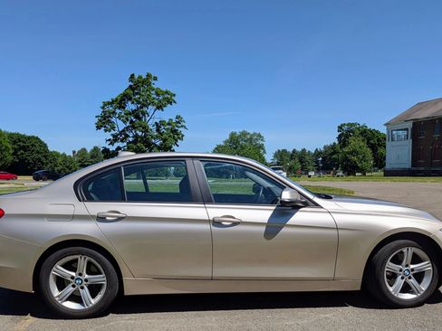 Used 2013 BMW 320i xDrive Sedan AWD/4WD image 5