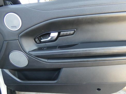 Used 2018 Land Rover Range Rover Evoque SE Dynamic image 34