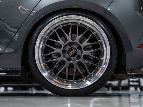 Used 2019 Volkswagen Golf R 4-Door image 12