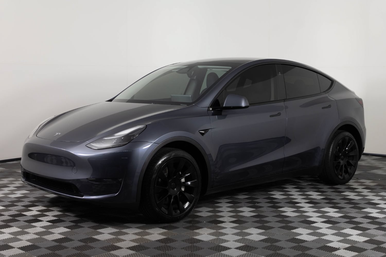 Used 2023 Tesla Model Y Long Range AWD/4WD image 1