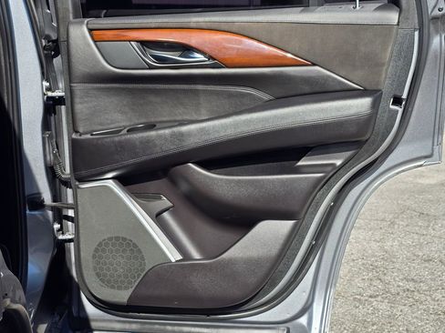 Used 2020 Cadillac Escalade Premium Luxury AWD/4WD image 48