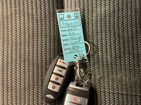Used 2017 Kia Niro LX image 37