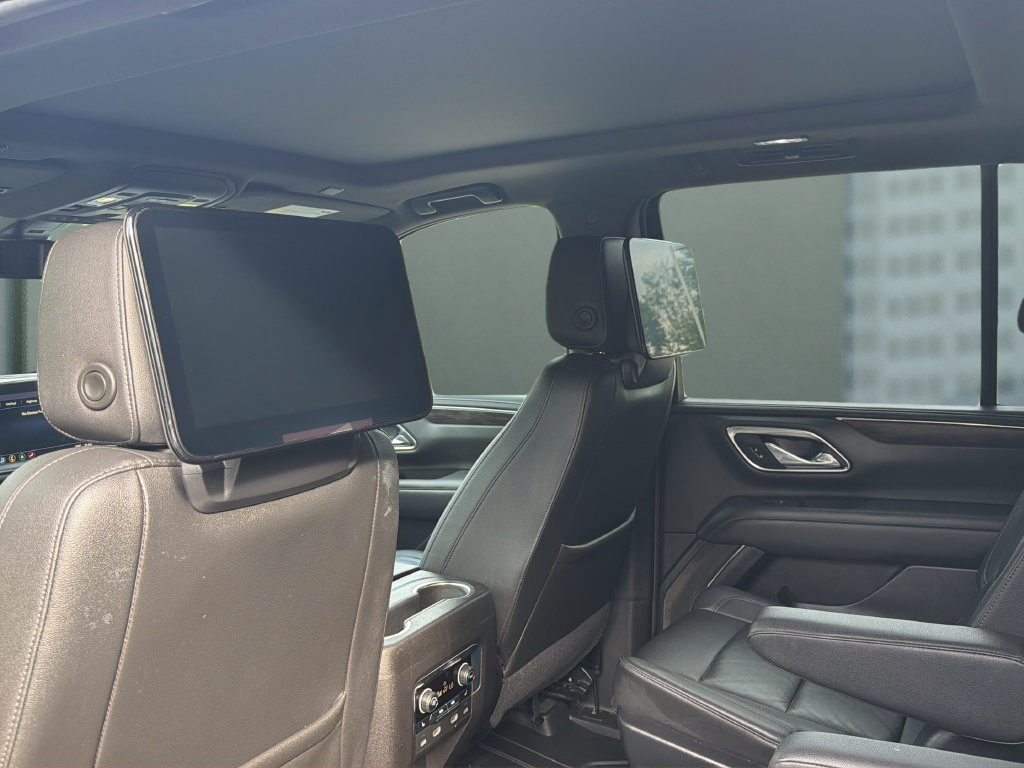 Used 2021 Chevrolet Tahoe Z71 w/ Luxury Package AWD/4WD image 14