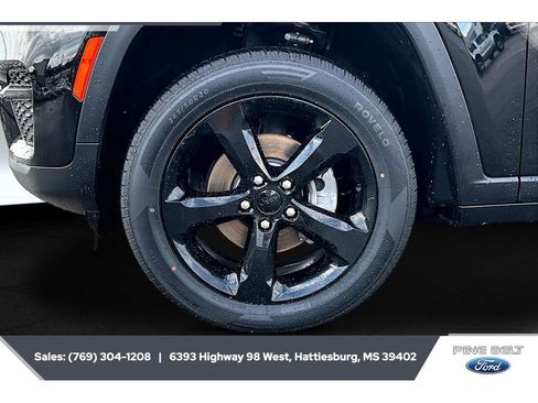 Used 2022 Jeep Grand Cherokee Altitude AWD/4WD image 7