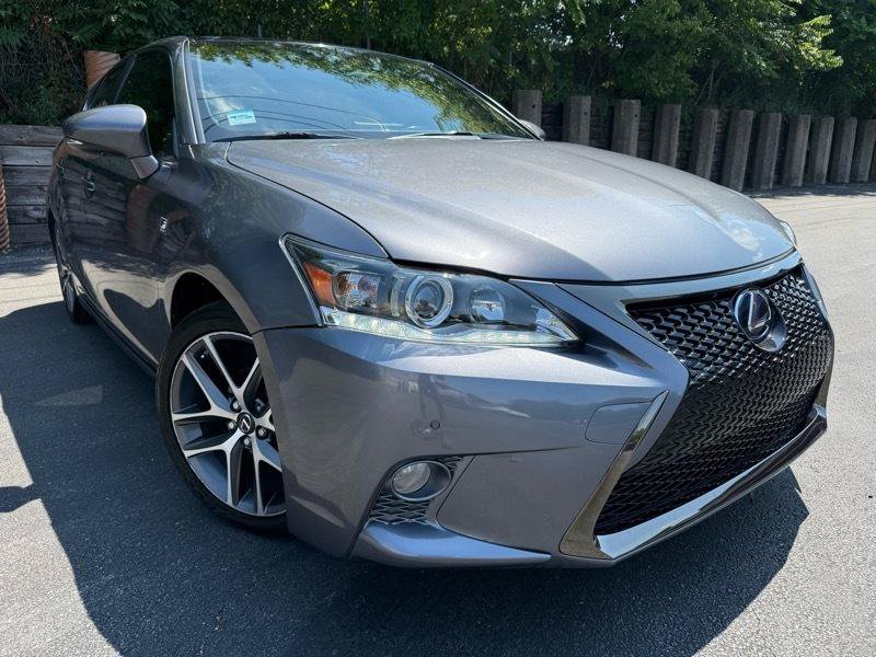 Used 2015 Lexus CT 200h w/ Navigation Package FWD image 4