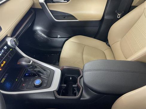 Certified 2025 Toyota RAV4 Limited w/ Advanced Technology Package image 21