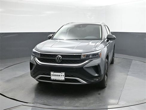 Used 2024 Volkswagen Taos SE image 30