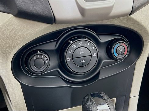 Used 2013 Ford Fiesta SE image 17