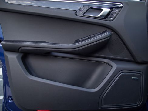 Certified 2026 Porsche Macan AWD/4WD image 14