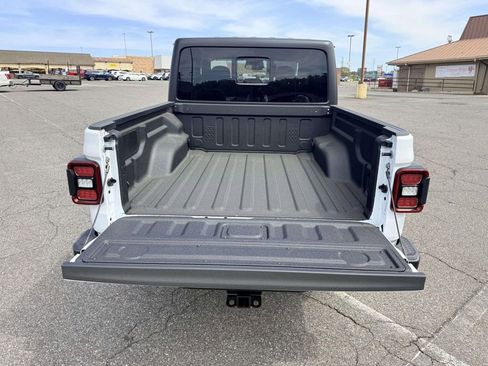 New 2026 Jeep Gladiator Sport AWD/4WD image 9