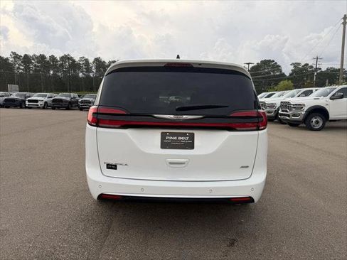 Certified 2024 Chrysler Pacifica Pinnacle AWD/4WD image 5
