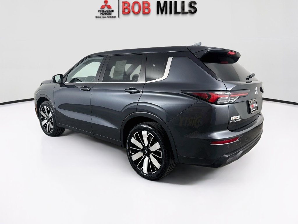 Used 2025 Mitsubishi Outlander SE FWD image 5