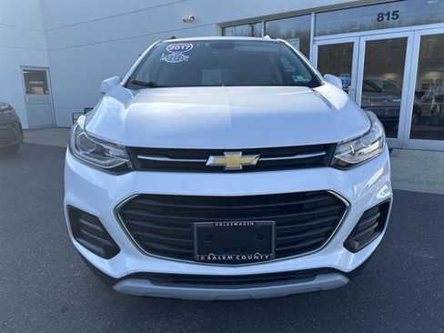 Used 2017 Chevrolet Trax LT w/ Sun & Sound Package image 2