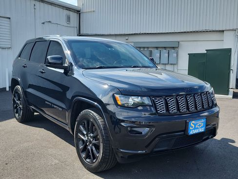 Used 2018 Jeep Grand Cherokee Altitude AWD/4WD image 7