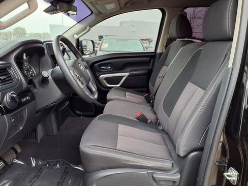 Used 2023 Nissan Titan SV image 15