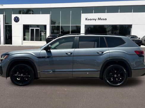 Used 2023 Volkswagen Atlas SEL R-Line AWD/4WD image 7