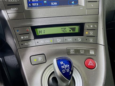 Used 2015 Toyota Prius Two image 14