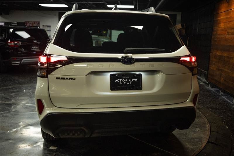 Used 2025 Subaru Forester Premium AWD/4WD image 6