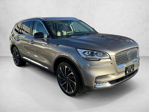 Used 2020 Lincoln Aviator Reserve w/ Equipment Group 202A image 2