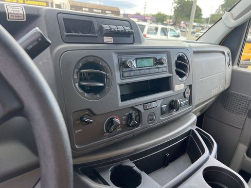 Used 2022 Ford E-350 and Econoline 350 Super Duty image 19
