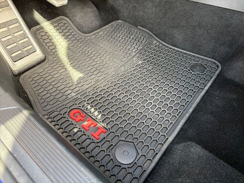 Used 2022 Volkswagen GTI SE image 12