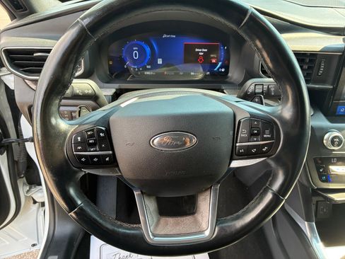 Used 2020 Ford Explorer Platinum w/ Premium Technology Package AWD/4WD image 17