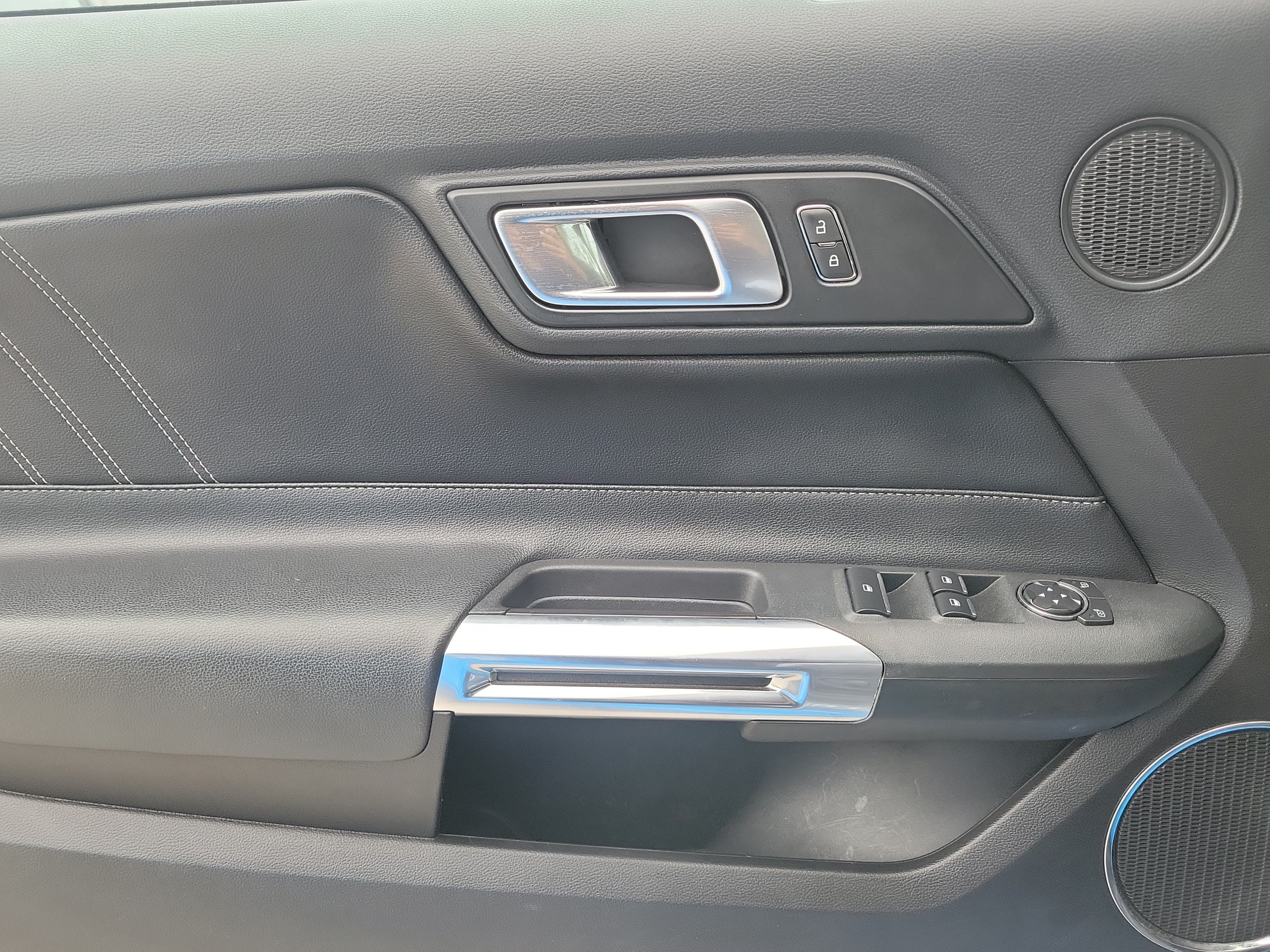 Used 2022 Ford Mustang Premium RWD image 22