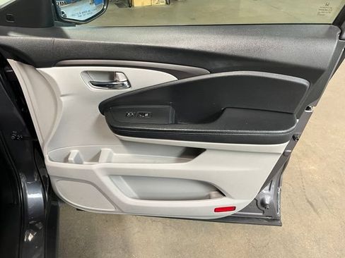 Used 2021 Honda Pilot EX image 11