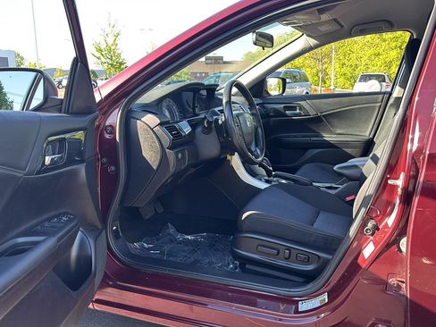 Used 2015 Honda Accord Sport image 2