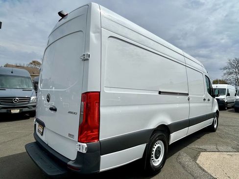 Used 2023 Mercedes-Benz Sprinter 2500 image 5