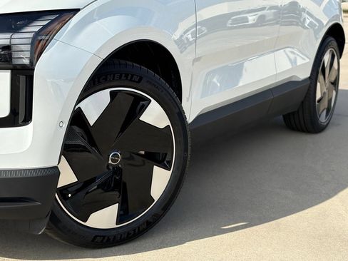 New 2026 Volvo EX30 Plus w/ Protection Package Premier image 8